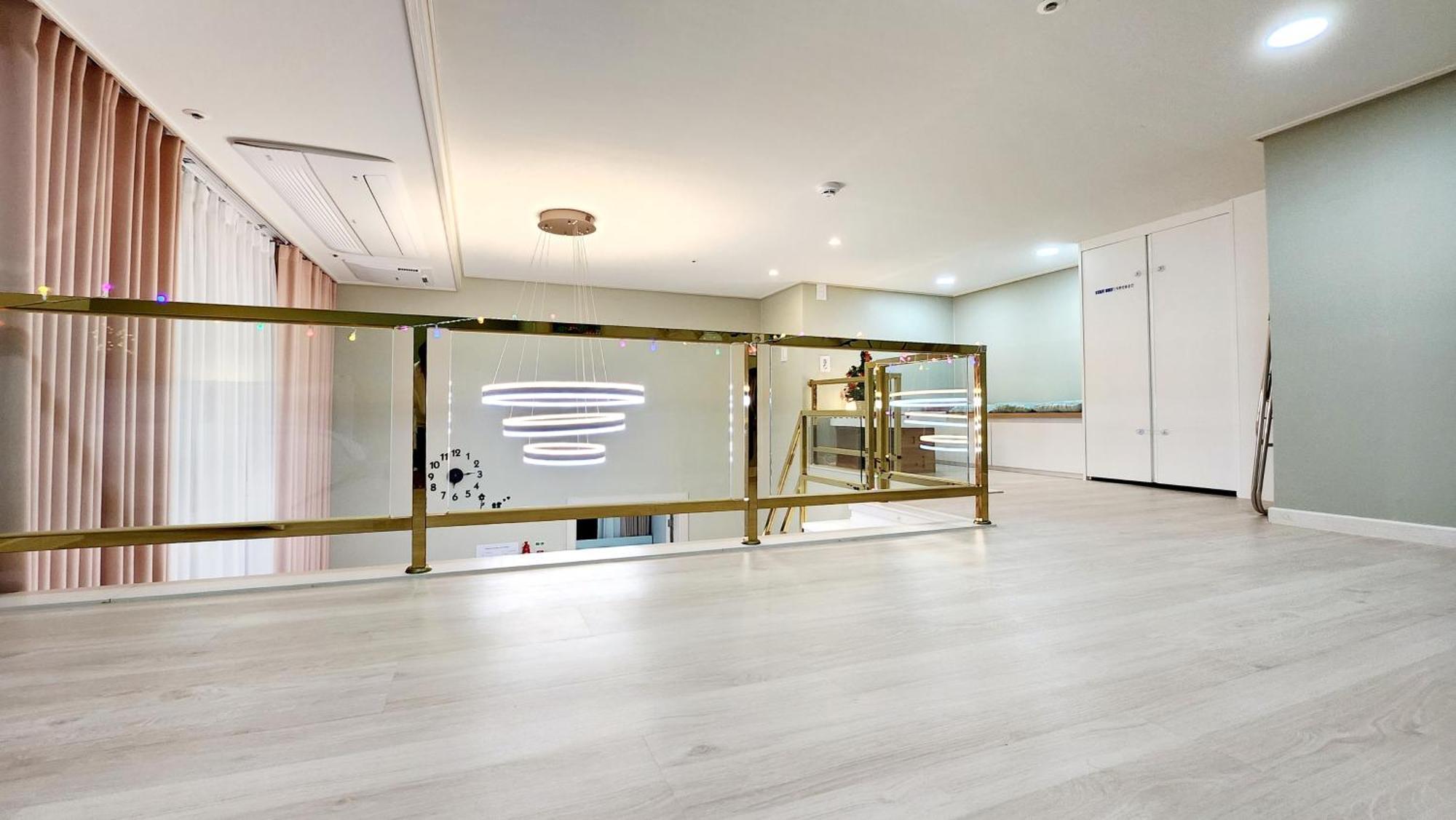 Apartment Hongik Sinchon Sirince Seoul